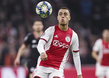 تقارير بايرن ميونخ قريب من ضم ظهير أياكس