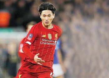 مدافع ليفربول ينهال بالمديح على مينامينو إضافة لا ت صدق