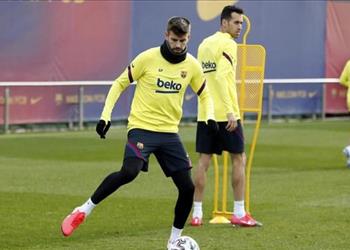 مران برشلونة عودة بيكيه ومشاركة 9 شباب لسد النقص العددي
