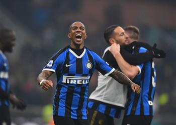 السعادة تغمر أشلي يونج بعد ريمونتادا إنتر أمام ميلان