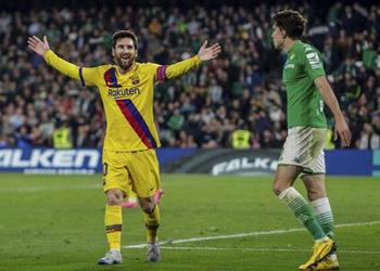 بالفيديو كيف حفز ميسي زملاءه بين شوطي مباراة برشلونة وريال بيتيس