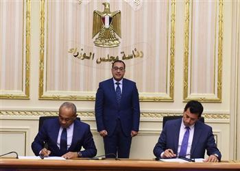 رئيس الوزراء يشهد توقيع اتفاقية تجديد استضافة مصر لمقر كاف بحضور أحمد أحمد ووزير الرياضة