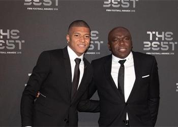 صحفي إسباني والد مبابي أبلغ برشلونة أنه يريد ريال مدريد