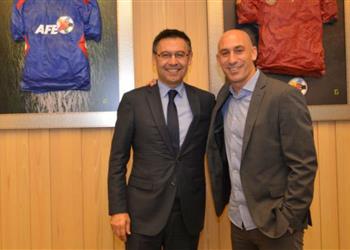 إذاعة كتالونية بارتوميو سيدعم روبياليس ضد كاسياس في رئاسة الاتحاد الإسباني