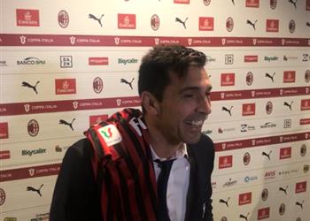 تعليق طريف من بوفون بعد استبدال قميصه مع نجل مالديني