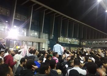 مرتضى منصور يتدخل للإفراج عن مشجعي الزمالك بعد احتفالات مطار القاهرة