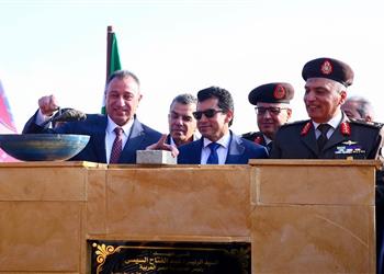 صور الخطيب يسلم أرض فرع الأهلي الرابع للهيئة الهندسية للقوات المسلحة