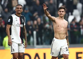 بالصور ديبالا يطالب جماهير يوفنتوس بالتوقف عن صافرات الاستهجان ضد ساري واللاعبين