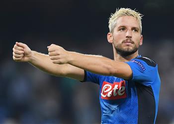 برشلونة يتخذ قرار ا بإعادة النظر في إمكانية ضم ميرتينز من نابولي