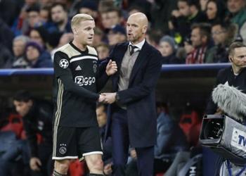 مدرب أياكس رحيل فان دي بيك لا أعتقد ذلك