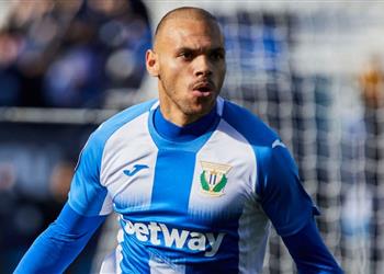 تقرير بطولات محب لـ رونالدو وميسي من هو برايثوايت مهاجم برشلونة الجديد