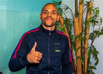 فيديو أول تعليق من برايثوايت على انتقاله إلى برشلونة