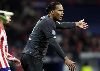 خوليت يهاجم فان دايك قدم مباراة كالكابوس أمام أتلتيكو ولن يفوز بالكرة الذهبية