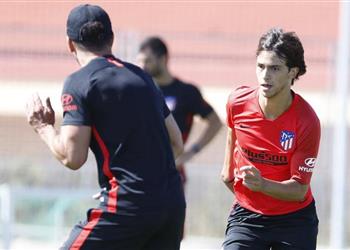 سيميوني يطمئن على جواو فليكس قبل مواجهة ليفربول