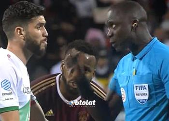فيديو أزارو يعترض على جاساما ويطالب بركلة جزاء في مباراة الاتفاق والفيصلي