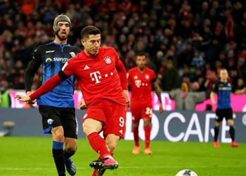 فيديو ليفاندوفسكي يقود بايرن ميونخ لفوز صعب على بادربورن في الدوري الألماني