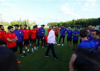 الخطيب يتدارك خسارة السوبر أمام الزمالك بجلسة مع لاعبي الأهلي وجهاز فايلر