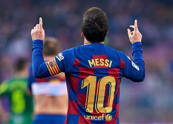 كيكي سيتين ميسي عبقري ويقدم حلول ا استثنائية ولهذا السبب هو الأفضل في العالم