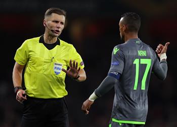 بالأرقام تعرف على تاريخ حكم قمة الدوري المجهول 949 بطاقة صفراء وثلاث مباريات فقط في ليالي الأبطال