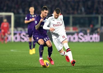 فيديو فيورنتينا بـ10 لاعبين يخطف تعادل ا قاتل ا من ميلان في الدوري الإيطالي