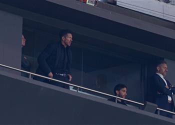 بعد ظهوره بالمدرجات لماذا لم يجلس سيميوني على مقاعد بدلاء أتلتيكو مدريد أمام فياريال