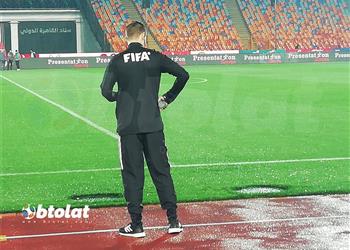 الحكم ينهي القمة بفوز الأهلي واعتبار الزمالك منسحب ا