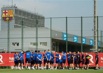 مدافع برشلونة ي شعل الصراع بين كبار إنجلترا وثنائي البوندزليجا