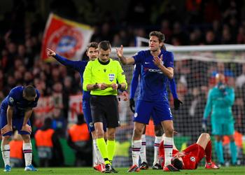 لاعب تشيلسي السابق عن ألونسو يستحق الطرد أمام بايرن ميونخ لأنه غبي