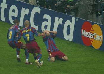 لارسون وجود تشافي وإنييستا والواعد ميسي لم يخيفني في برشلونة