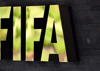 لتطوير كرة القدم رسمي ا فيفا يجري تعديل ا جديد ا على نظام إعارات اللاعبين