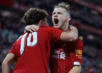 ليفربول يكافئ موهبته بعقد جديد حتى 2023