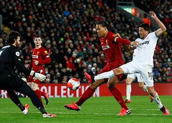 ديلي ميل تكشف حقيقة اقتراب فان دايك من تجديد عقده مع ليفربول