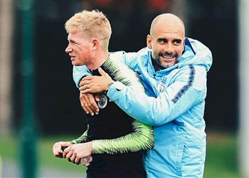 جوارديولا عن كورونا أحب العناق لكن ليس مثل كلوب وظننت أن كرويف مجنون ا