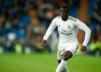 ميندي مواجهة برشلونة بقميص ريال مدريد أمر مختلف ونريد الفوز بكل الألقاب