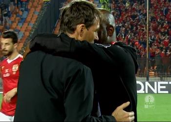 بالفيديو حديث غامض بين فايلر وموسيماني بعد ركلة جزاء الأهلي أمام صن داونز