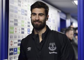 جوميز يعود للتشكيل الأساسي لـ إيفرتون بعد 119 يوما من إصابته المروعة