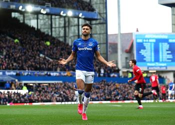 فيديو خطأ كارثي من دي خيا يمنح إيفرتون هدف التقدم على مانشستر يونايتد