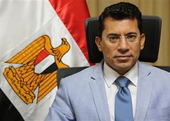 على رأسها حسن شحاتة وفاروق جعفر وزير الرياضة ي شكل لجنة لمعاونة اتحاد الكرة في حل الأزمات