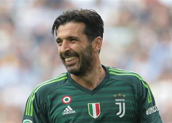 وكيله بوفون لم يحسم قراره بعد بشأن التجديد مع يوفنتوس