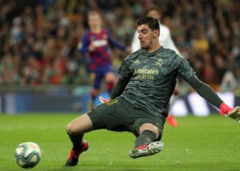 كورتوا يحقق رقم ا في كلاسيكو ريال مدريد وبرشلونة لم يحدث منذ زمن يوهان كرويف