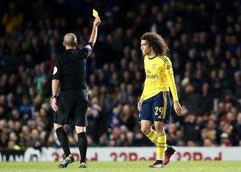 جندوزي يحصل على بطاقة صفراء بسبب السخرية من حكم مواجهة بورتسموث