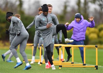 توتنهام ي علن عودة مدافع الفريق قبل مباراة نورويتش سيتي في كأس إنجلترا