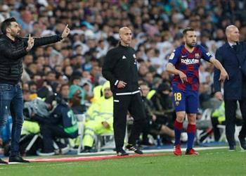 والد المدرب المساعد بـ برشلونة نجلي ي عرف م ن الم تخاذل في الفريق