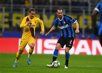 إنتر ميلان يستغل وضع جريزمان في برشلونة لضمه في الصيف