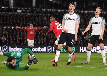 إيجالو يدخل تاريخ كأس إنجلترا بعد ثنائيته مع مانشستر يونايتد