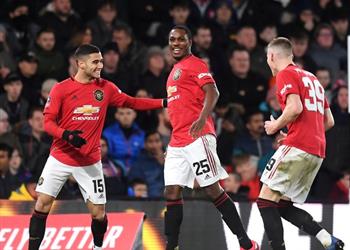 خوف ا من كورونا جماهير مانشستر يونايتد تمازح إيجالو بعد تألقه أمام ديربي كاونتي