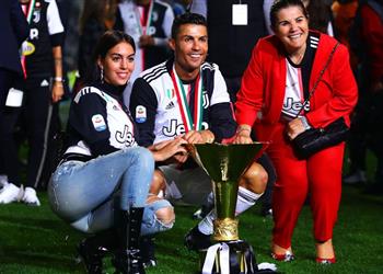 والدة كريستيانو رونالدو تبعث برسالة مؤثرة بعد وعكتها الصحية الأخيرة