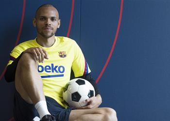 برايثوايت ميسي يساعدني على الاندماج وبرشلونة سيتوج بالدوري الإسباني