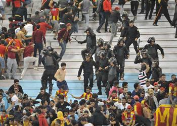 تقارير تونسية اشتباكات وأحداث شغب من جماهير الترجي بعد مواجهة الزمالك والقبض على 102 مشجع