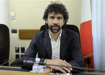 رئيس رابطة اللاعبين الإيطاليين يطالب بإيقاف أنشطة كرة القدم بسبب كورونا